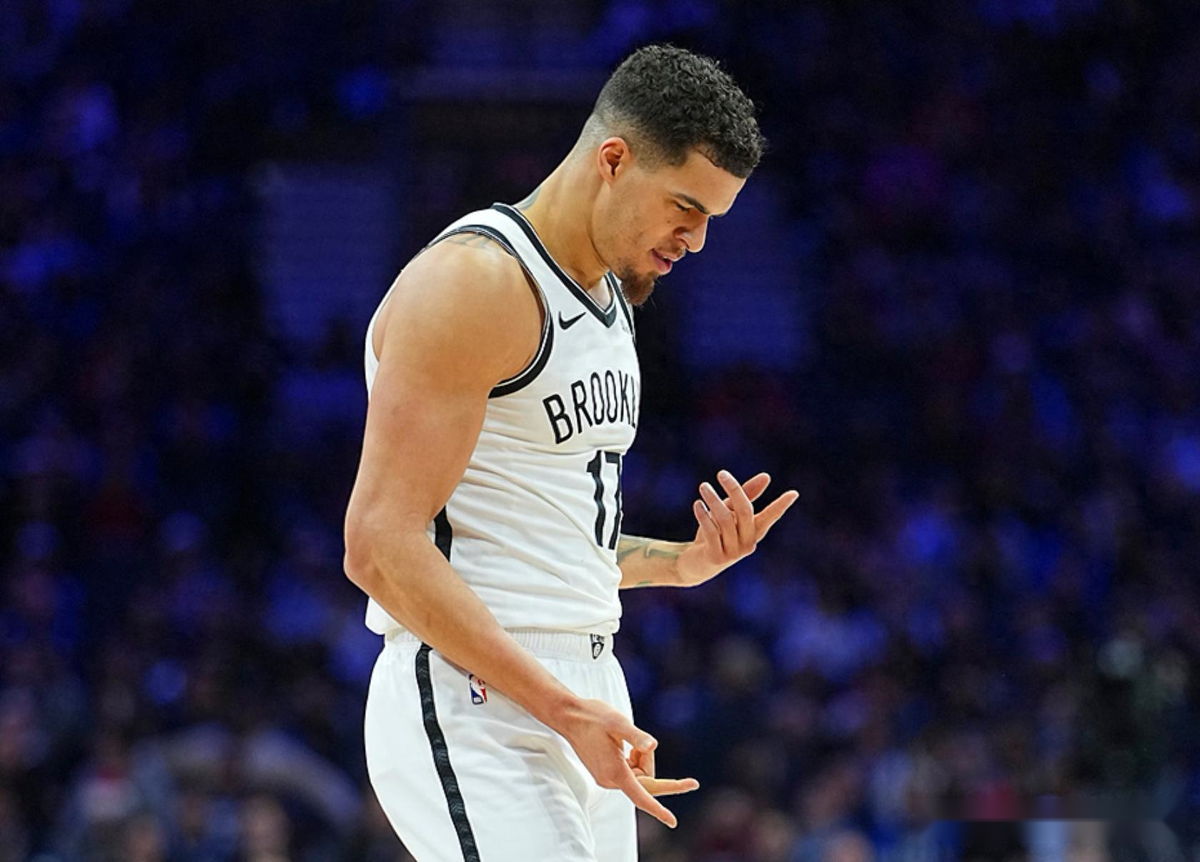 弗拉格轰33+9+9仍无缘今日最佳！抱歉！伦纳德创造了55年纪录